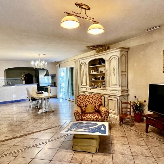  Annonces VALLEEDESBAUX : Maison / Villa | ARLES (13200) | 300 m2 | 699 000 € 