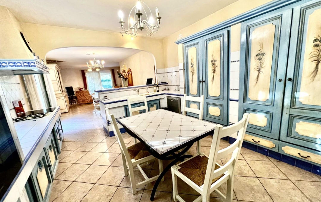 Annonces VALLEEDESBAUX : Maison / Villa | ARLES (13200) | 300 m2 | 699 000 € 